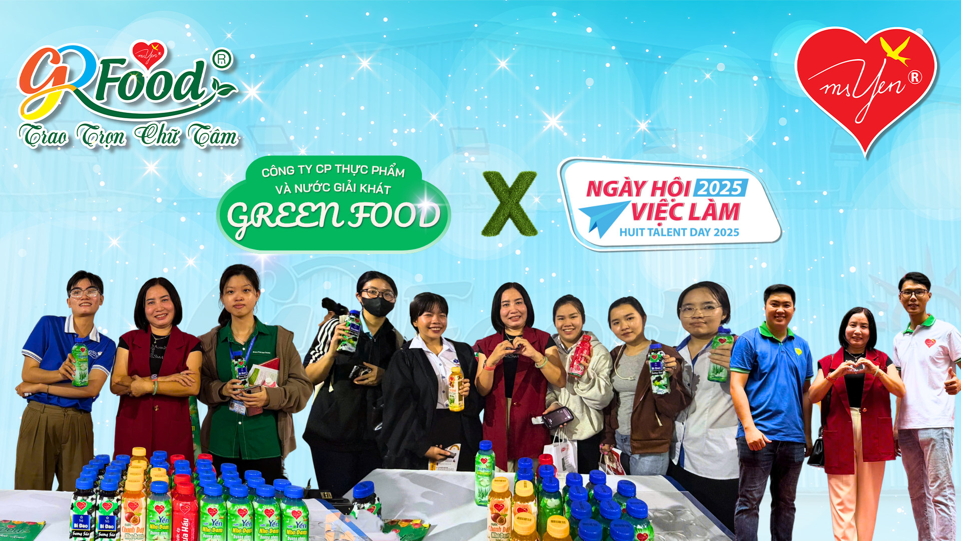 SINH VIÊN HUIT “CHECK-IN” RỘN RÀNG TẠI GIAN HÀNG GREEN FOOD!
